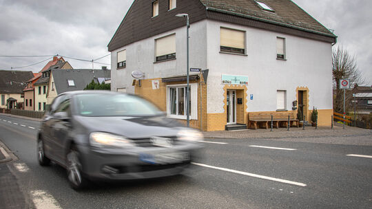 Auf Höhe der Eisdiele in der Koblenzer Straße in Nentershausen wurde am Donnerstagabend ein Kind angefahren und verletzt. Wie es