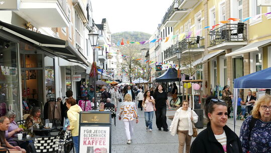 Volle Straßen in Bad Neuenahr. Ein Anblick, den Stadt und Einzelhändler lieben.