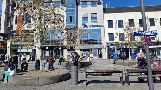 Eine kleine Ruheoase im Herzen der City bildet der Richard-Wilke-Platz am Altlörtor.