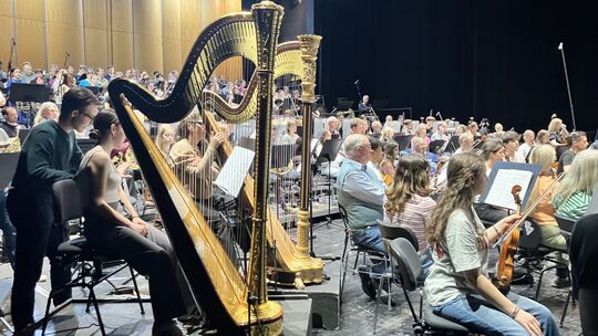 Bei der Probe im Staatstheater Mainz kamen die mehr als 200 Mitwirkenden der Kooperation der Landesjugendmusikensembles und des