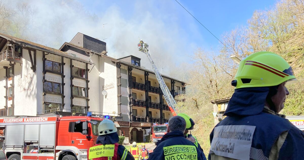 Hotelbrand Cochem: Funklöcher erschweren Einsatz