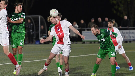 Dieses Mal mussten sich die Sportfreunde Eisbachtal (weiß-rote Trikots) geschlagen geben, unterlagen im Derby dem FV Engers mit