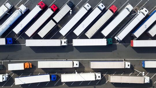 Lkw-Parkplätze an Autobahnen Lkw-Parkplätze an Autobahnen