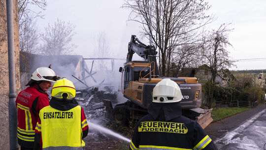 Von der Scheune blieb nicht mehr viel über.