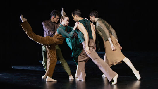 In "Creative Dialogues" geht es auch um Paardynamiken: Freiheit und Bindung, Eifersucht und Selbstentwurf, die Verlockung einer