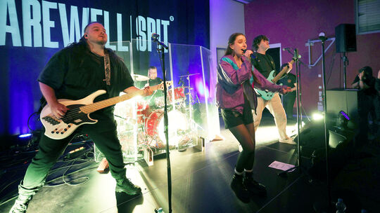 Die Band Farewell Spit mit der charismatischen Leadsängerin Alicia Rössler