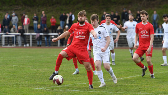 Marcel Christ (hier am Ball im Spiel gegen Oberwesel) kam beim TuS Oberwinter in der zweiten Hälfte ins Spiel und verhalf der SG