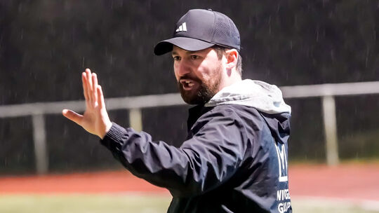 Trainer Enes Özbek holte mit seinem Team, dem SV Windhagen, ein 1:1-Remis in Hachenburg.