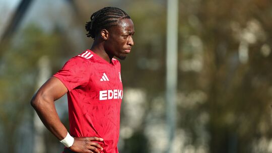 Rübenachs Hamza Aliou wurde für seinen Trainer Benedikt Lauer beim Stand von 2:0 für Wittlich elfmeterreif gefoult, der Pfiff bl