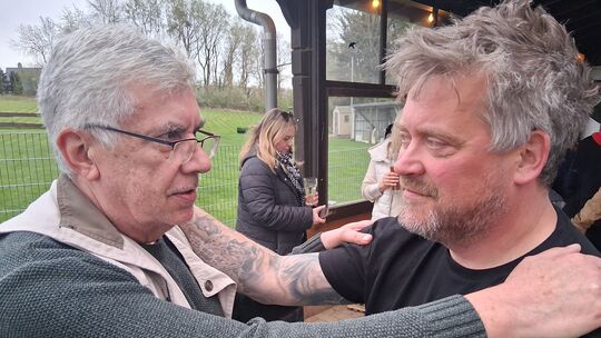 Noch-VG-Bürgermeister Uwe Weber (links) gehörte zu den ersten Gratulanten von Markus Schulz am Sonntagabend.