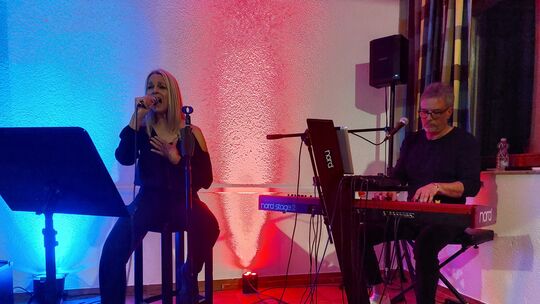 Das Duo Acoustic Treat begeisterte das Publikum in Nahbollenbach.