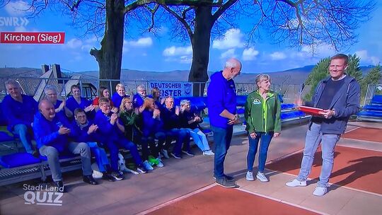 Grund zur Freude hatten die Mitglieder des 1. Kirchener Klickervereins, an der Spitze der Vorsitzende Bernd Schneider und Gästef
