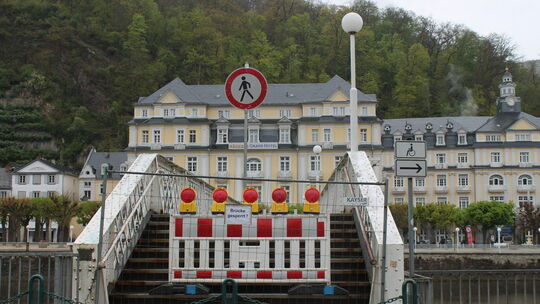 Die Kurbrücke in Bad Ems ist momentan für Fußgänger gesperrt. Auslöser der Sperrung waren bauliche Mängel an dem Bauwerk, die be