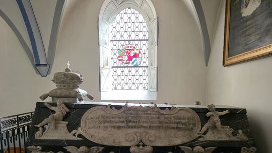 Der Marmorsarkophag sollte die Fürstin nach ihrem Ableben vor Grabräubern schützen.