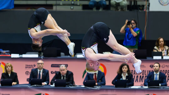 Extrem synchron präsentierten sich der Bad Kreuznacher Fabian Vogel (vorne) und Matthias Schuldt im Synchron-Finale bei der EM i Extrem synchron präsentierten sich der Bad Kreuznacher Fabian Vogel (vorne) und Matthias Schuldt im Synchron-Finale bei der EM i