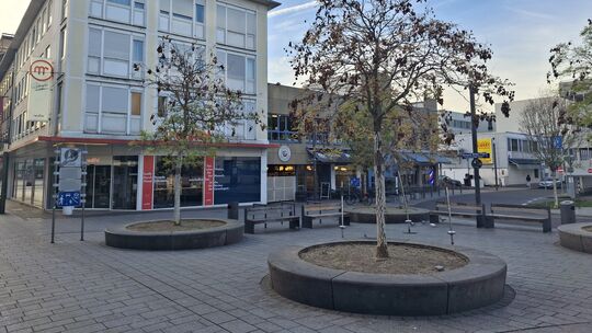 Nach dem Koblenzer Richard Wilke (1912-1975) wurde ein Platz in seiner Heimatstadt genannt, den es nun fast genau neun Jahre gib