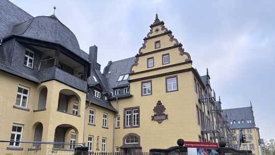 Das historische Gebäude Palais Drei-Klang auf dem Koblenzer Oberwerth hat gebrannt.