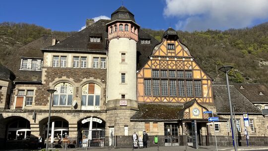 Das Gebäude des Cochemer Bahnhofs wurde vor rund zehn Jahren an einen privaten Investor verkauft, der versprach, den Bau zu sani
