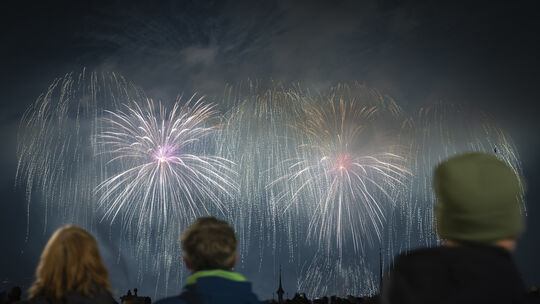 Ah! Oh! Feuerwerke üben auf viele Besucher nach wie vor eine große Faszination aus (Symbolfoto). Ah! Oh! Feuerwerke üben auf viele Besucher nach wie vor eine große Faszination aus (Symbolfoto).