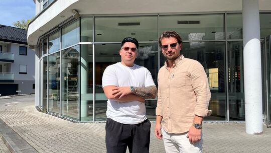 Duc Pham (links) und Fatmir Maliqi freuen sich auf die Eröffnung ihres Gastronomiebetriebs in der Montabaurer Bahnhofstraße.