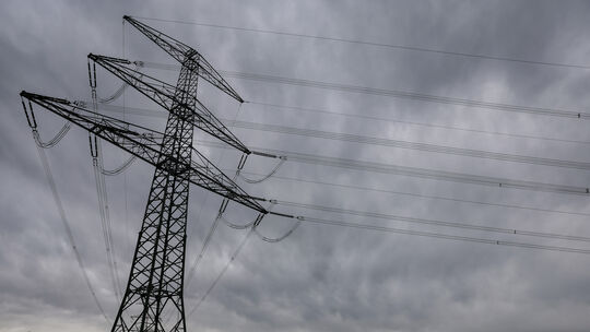 Ab Freitag werden wieder Hochspannungsfreileitungen von Helikoptern aus kontrolliert (Symbolfoto).