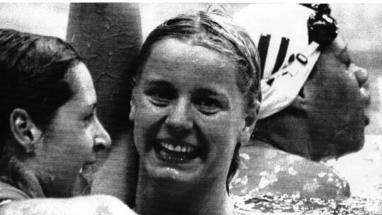 Kornelia Ender (DDR/M.) jubelt überglücklich nach ihrem Sieg im 200m-Freistil-Finale (in der Weltrekordzeit von 1:59,26 Minuten)