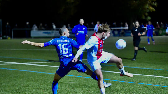 Tim Puttkammer (in Blau) fehlte verletzt beim 0:2 in Diefflen, im Heimspiel am Mittwoch (20 Uhr) in Karbach gegen Eisbachtal keh