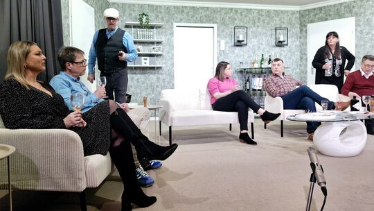 Wessen Smartphone meldet sich als nächstes? Große Spannung in „Das perfekte Geheimnis".