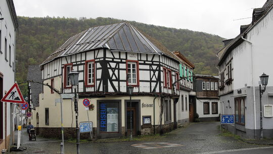Vor mehr als zwei Jahren brannte das Fachwerkensemble im historischen Ortskern von Winningen.