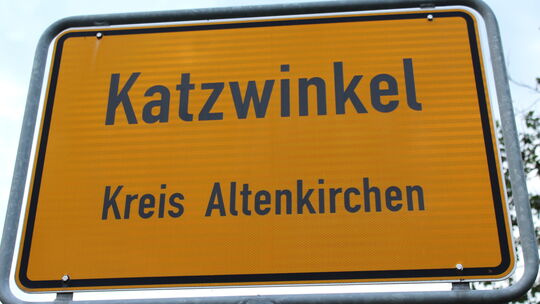 In Katzwinkel rollt enorm viel Verkehr durch die lange Ortsdurchfahrt. Seit Jahren beschäftigt das Thema sowohl den Rat als auch