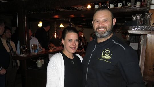 Sammy und seine Ehefrau Sarah am Eröffnungsabend der Gaststätte „Alte Post“ in Bischofsdhron.