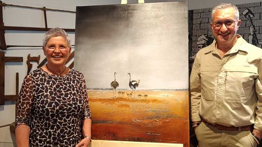 Mit Gemälden von Birgit Huschet und sozialem Engagement für Afrika von Jörg Huschet starten die "Niwara Millemaje".