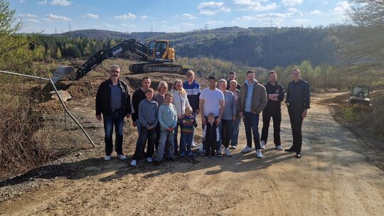 Viele Schönsteiner Bürger ärgern sich über die Emissionen, die von der nahen Erddeponie beziehungsweise deren Zufahrt ausgehen.