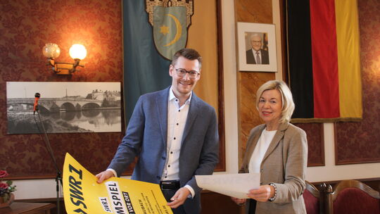 Viele Überstunden, aber auch große Vorfreude: Elvira Rogge, die Leiterin der Loreley-Touristik Braubach, und Markus Fischer, Sta