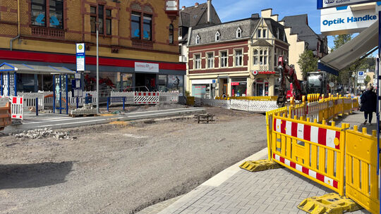 Durch die Sperrung in der Andernacher Bahnhofstraße müssen Autofahrer in der Innenstadt seit rund acht Wochen Umwege in Kauf neh
