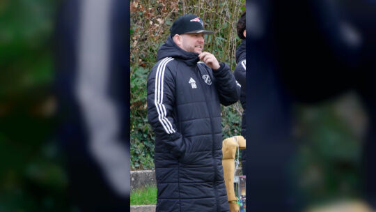 Hat einen neuen Torwart verpflichtet: Andy Baumgartner, der Trainer der SG Weinsheim.