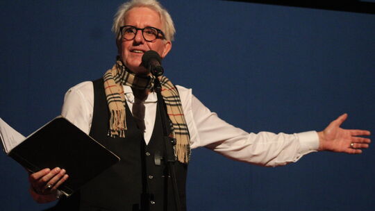 Kabarettist Christoph Brüske tritt am Sonntag in Asbach auf.