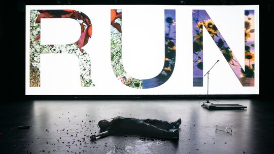 Kann man vor Trauer davonrennen? Auch davon handelt "Laufen", ein Monolog nach dem Roman von Isabel Bogdan (Bühnenfassung Markol