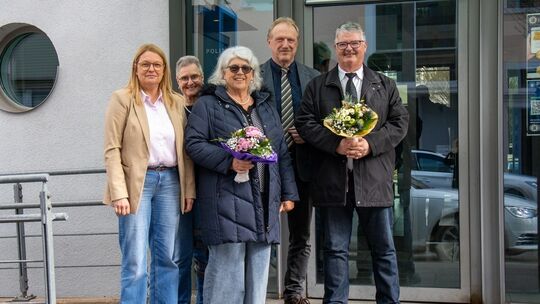 m Bild von links nach rechts: Polizeipräsidentin Anja Rakowski, Leiterin Abt. PV Anne Feldges, Anita Fisch, Personalrat Peter Kr