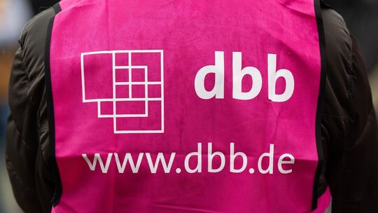 dbb Beamtenbund und Tarifunion