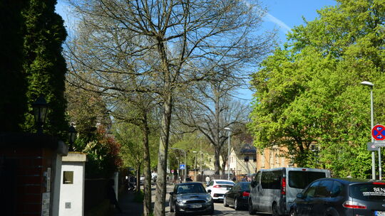 Die Zahl der Elterntaxis hielt sich zum Schulschluss der 1. und 2. Klassen an der Hofgartenschule am Mittwochmittag in Grenzen.