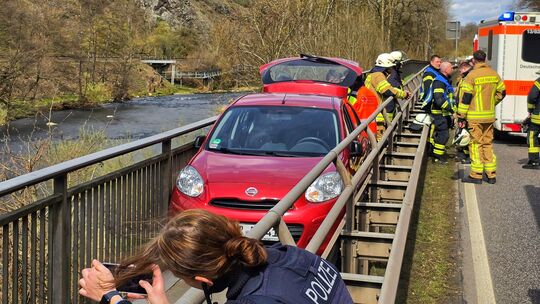 Die Bergung des auf dem Naheradweg festgeklemmten Kleinwagens sorgte weit über die Region hinaus für Diskussionen.