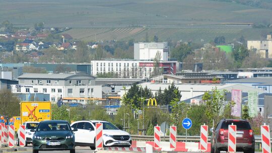 Auch am Behelfskreisel auf der B428 in Höhe Rehner rollte der Verkehr am Dienstagnachmittag.
