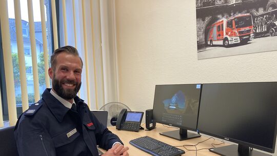 Seine Grundausbildung absolvierte David Nöldeke bei der Berufsfeuerwehr Köln im mittleren Dienst für den feuerwehrtechnischen Be