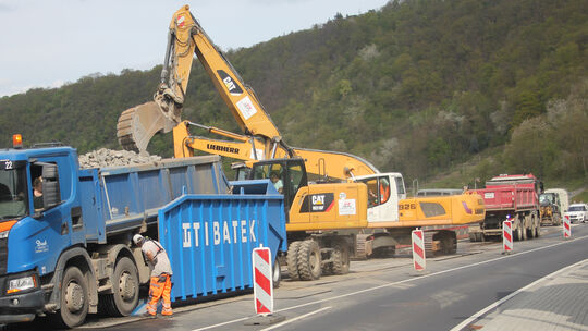 Die Bauarbeiten an der B49 zwischen Moselweiß und Lay schreiten planmäßig voran.
