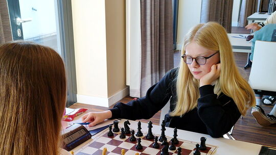 Emma Didas in ihrer entscheidenden letzten Partie beim Titelgewinn bei der Rheinland-Pfalz-Meisterschaft in Pirmasens gegen Mari