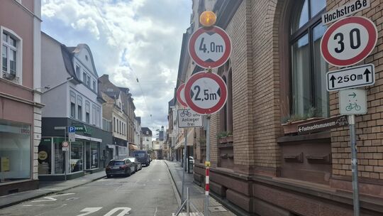 Seit Einführung der Ringlösung ist in der Hochstraße eine deutliche Verkehrsberuhigung eingetreten. In diesem Jahr beginnt die S