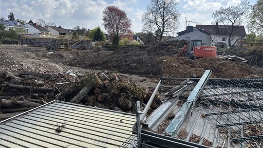 Noch sieht es recht chaotisch aus, auf der Baustelle am Kreisel Sohler Weg/Ringstraße – doch hier entstehen drei Häuser mit 43 b