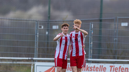 Auf "Lebensversicherung" Florian Zimmer (rechts) ruhen auch Samstag gegen den FC Emmelsausen-Karbach die Hoffnungen des SC Idar.