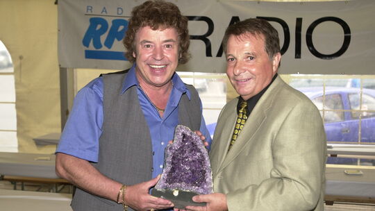 Tony Marshall war im Jahr 2000 zu Gast, hier mit dem damaligen Beigeordneten Helmut Schneider.